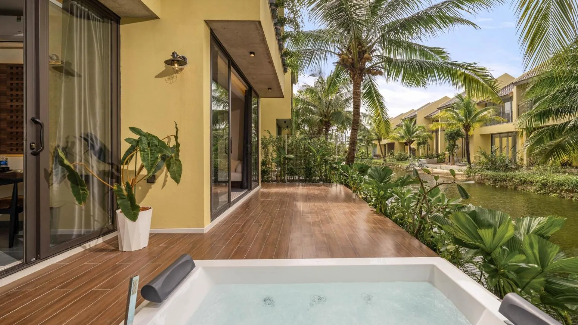 Chilling Hoi An Apt Btw An Bang Beach And Ancient Town 0*,  Vietnam